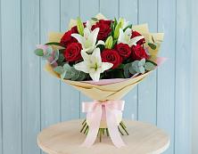 Букет цветов из:  Лилии и Розы в Курилловке
