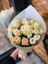 Букет цветов из:  Розы и Лизиантусы в Курилловке