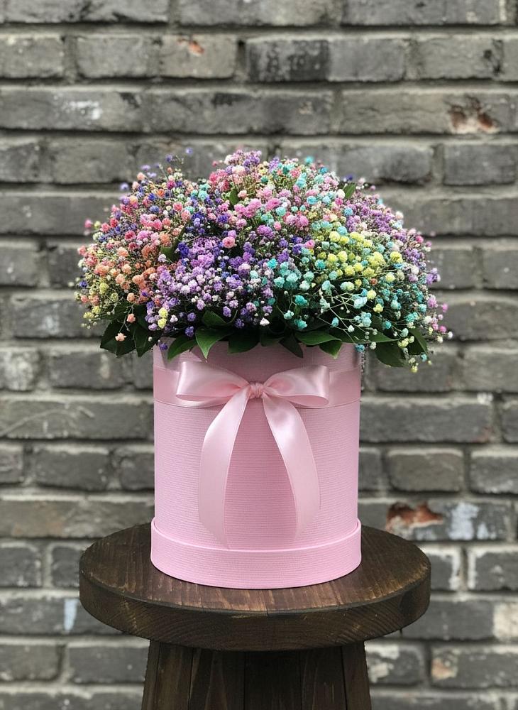 Цветочная композиция из Гипсофила и Розы в шляпной коробке в Курилловке
