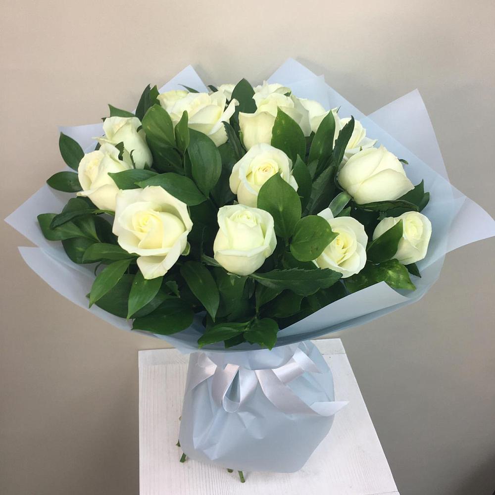 Букет 15 Белых роз Проуд в Курилловке