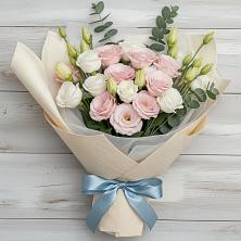 Букет цветов из:  Лизиантусы в Курилловке