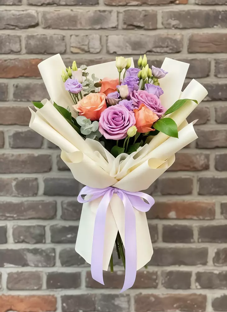 Букет цветов из: Лизиантусы и Розы в Курилловке