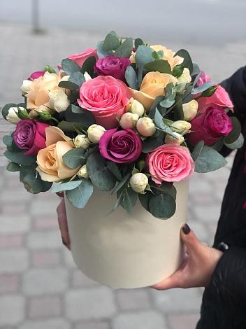 Цветочная композиция из Розы в шляпной коробке в Курилловке