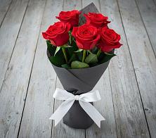 Букет 5 Красных роз Эдлесс Лав в Курилловке