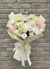 Букет цветов из:  Гвоздики, Розы, Лизиантусы и Хризантемы в Курилловке