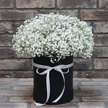 Цветочная композиция из Гипсофила в шляпной коробке в Курилловке
