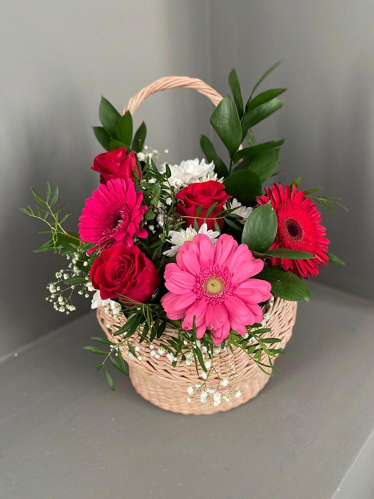 Цветочная композиция из Розы, Хризантемы и Герберы в корзине в Курилловке