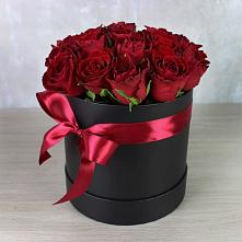 Цветочная композиция из Розы в шляпной коробке в Курилловке