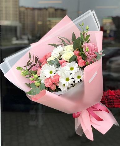 Букет цветов из: Розы, Лизиантусы и Хризантемы в Курилловке